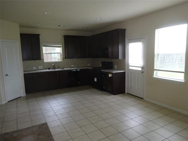 Building Photo - 1402 Green Highland Dr