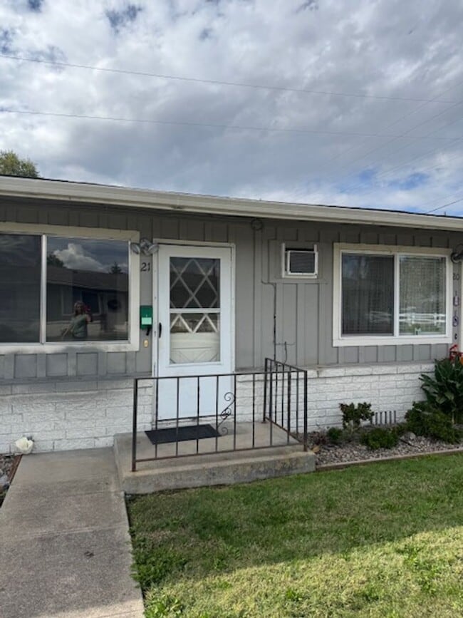 Building Photo - 624 Berrydale Ave