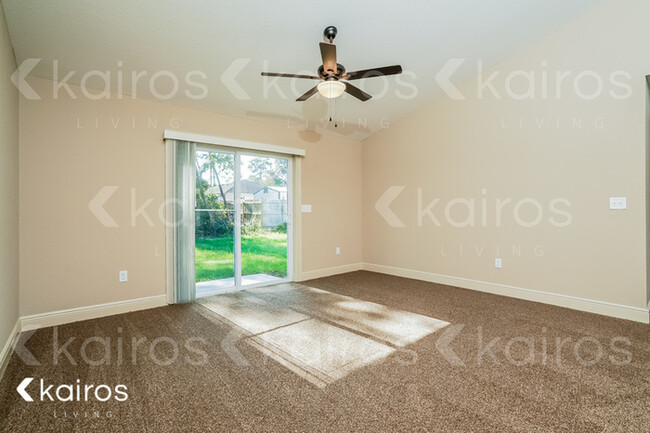 Foto del edificio - 530 Marion Oaks Ln