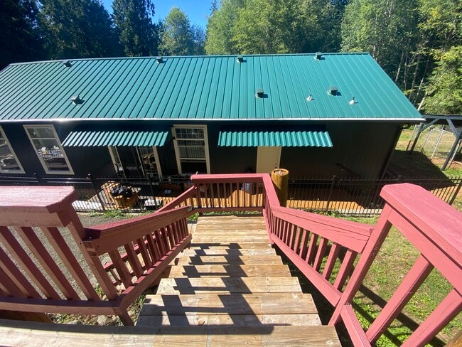 Building Photo - 110 Puyallup Dr