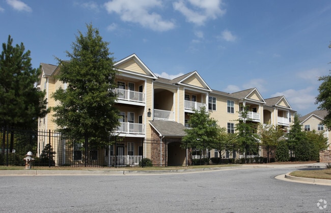 Building Photo - Creekside Vista