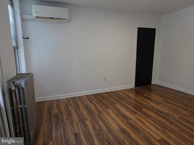 Foto del edificio - 2400 E Dauphin St