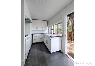 Building Photo - 6015-6017-6017 SE 99th Ave