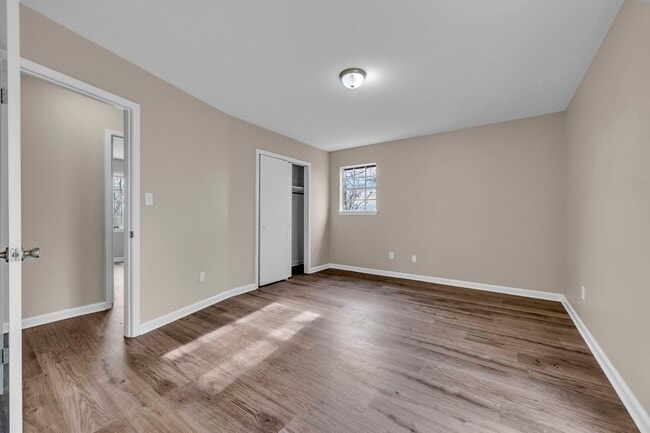 Building Photo - 5568 Spanish Trce