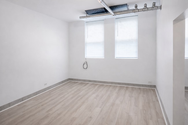 Building Photo - 1934 E 74th St