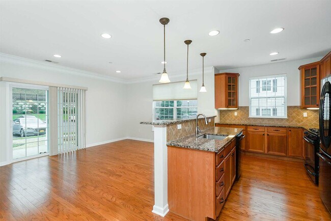 Building Photo - 2206 Bennington Dr
