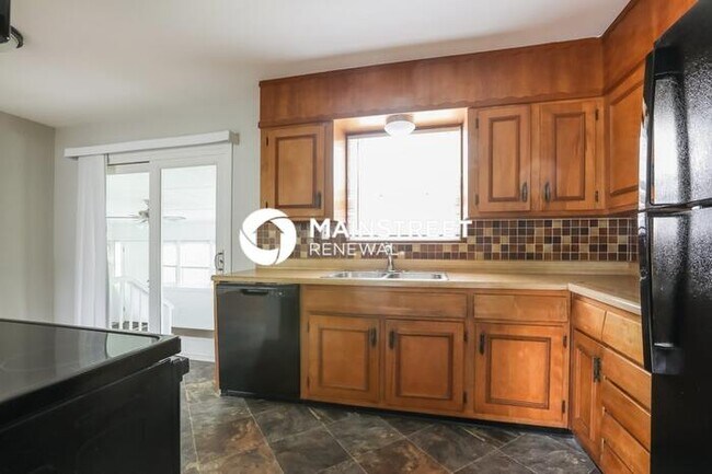 Building Photo - 3 Bedroom Pet-Friendly Home in KANSAS CITY...