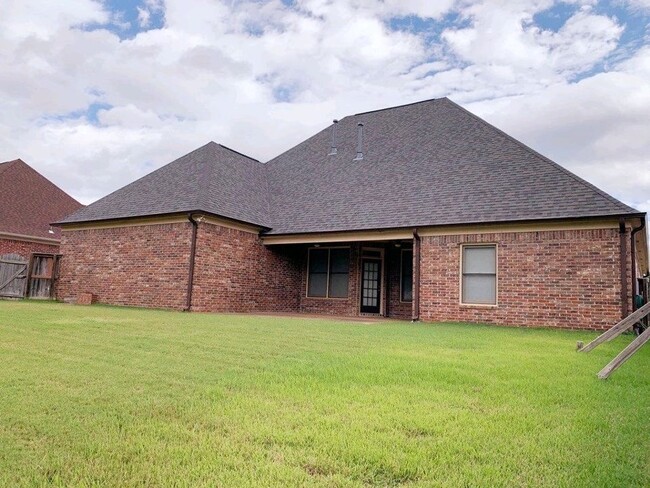 Building Photo - 1695 Berryhill Rd