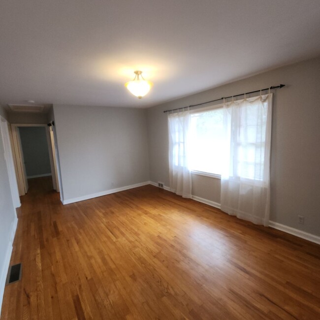 Foto del edificio - FOR RENT:Cute and Cozy 3 Bedroom, 1 Bath C...