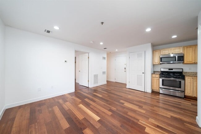 Building Photo - 413-415 9th St