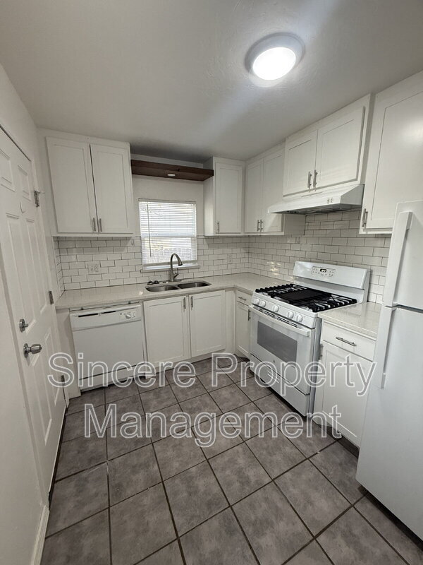 Foto del edificio - 517 S Midwest Blvd