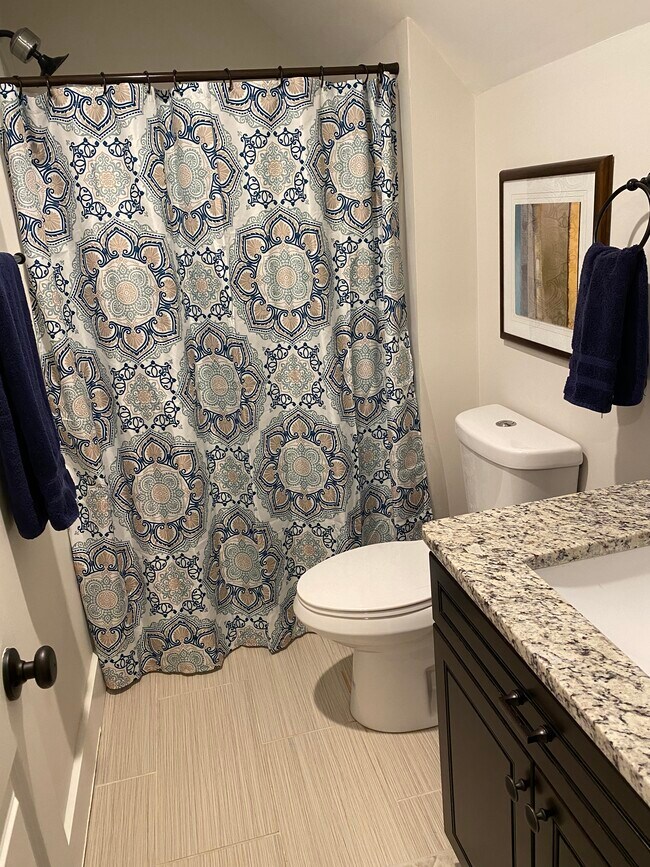 Full bath - 7441 River Rd