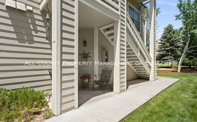 Building Photo - Ground Level Condo in Great Location