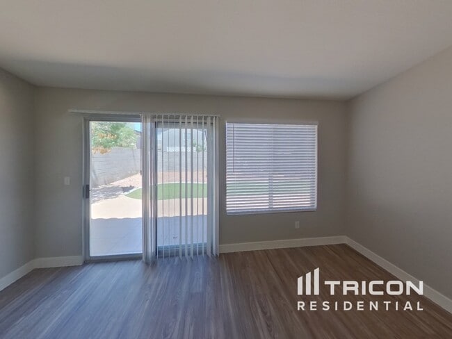 Foto del edificio - 8208 Bluff Creek Ave