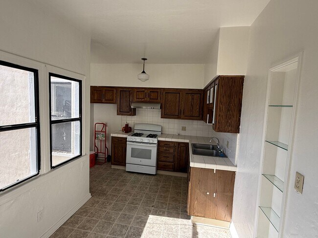 Foto del edificio - 5942 Willoughby Ave