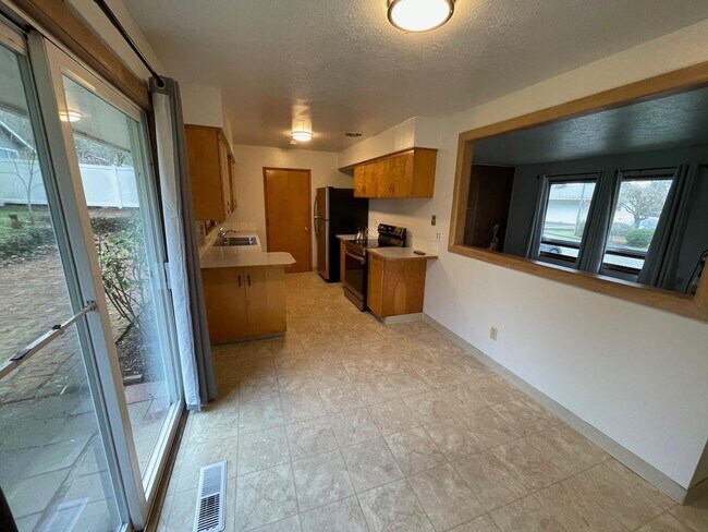 Building Photo - 10848 SW 59th Ave