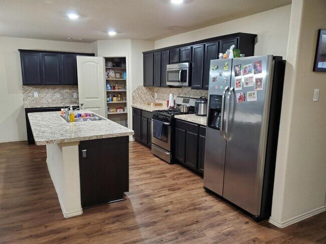 Building Photo - 1622 Mustang Canyon Way