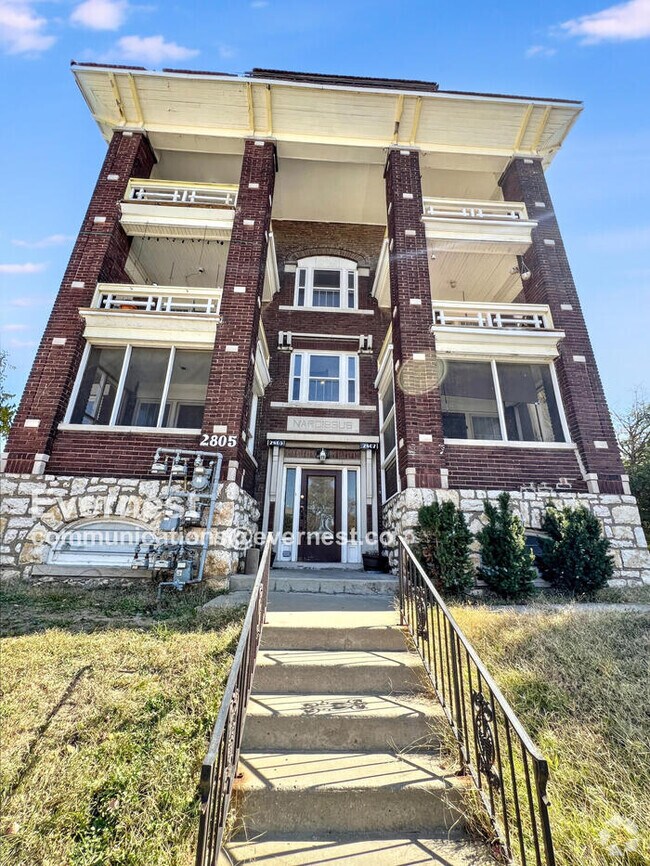 Building Photo - 2807 Gillham Rd