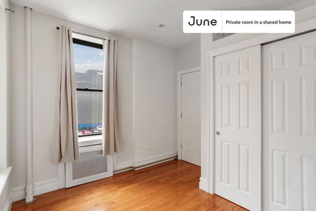 Building Photo - Private bedroom in 2 bed/1 bath Home