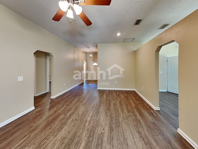 Foto del edificio - 6381 Louis Clark Ct