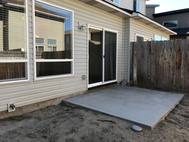 Foto del edificio - Boise Townhome Near BSU| EARLIER MOVE IN DATE UPON REQUEST