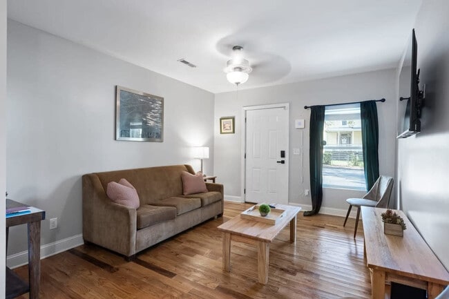 Building Photo - 2515 Bailey Ave