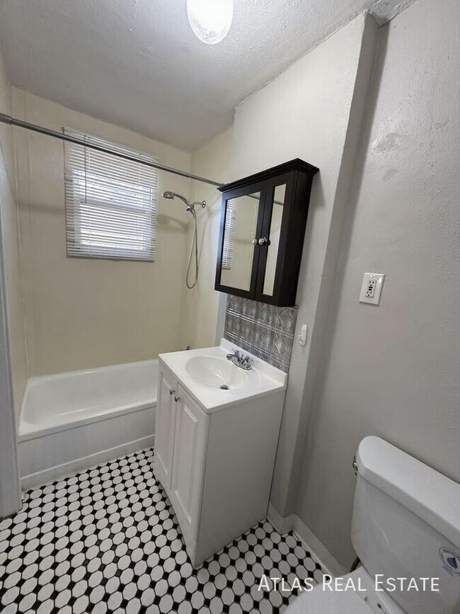 Foto del edificio - 218 W Cheyenne Rd