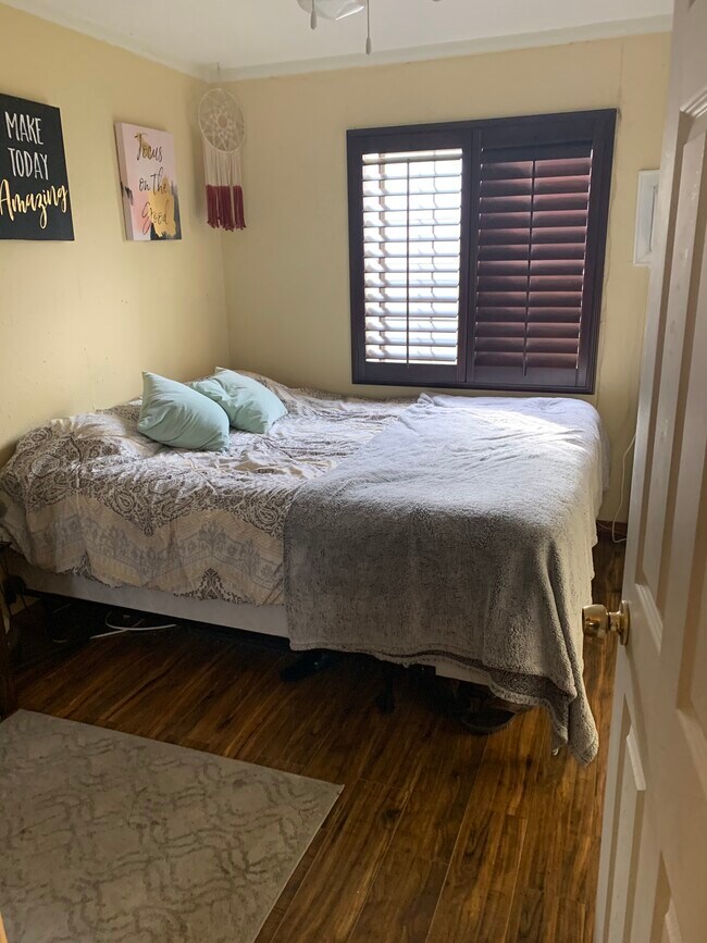 Master's BR w/ Window Shutters - 701 W Doran St