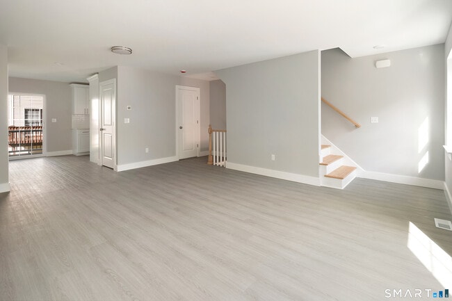 Building Photo - 91 Taft Pointe