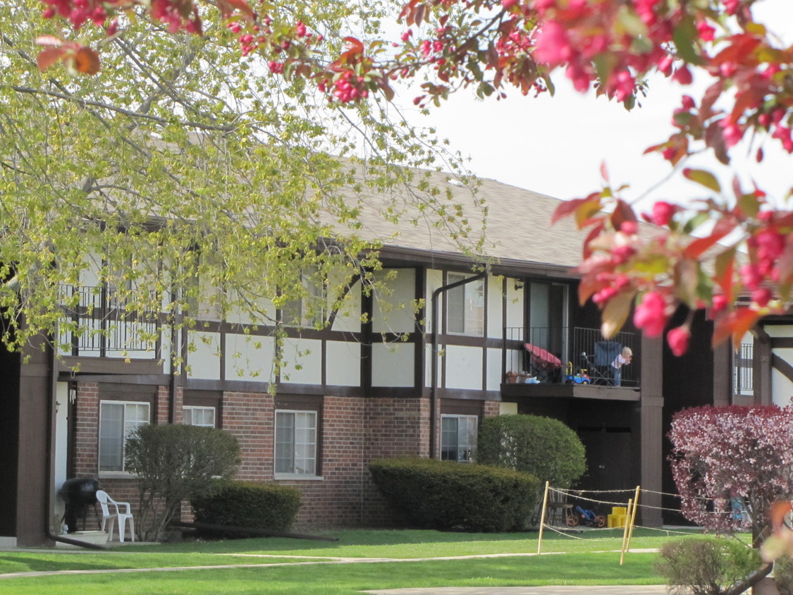 Primary Photo - Tudor Crest Apartments