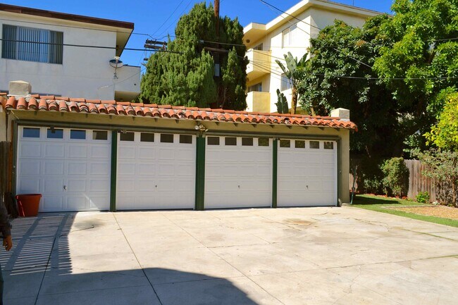 Building Photo - 8673 W Olympic Blvd