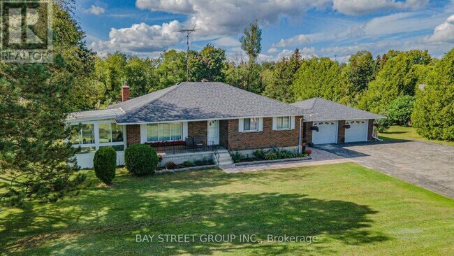 Photo du bâtiment - 9360 Wellington Rd 124