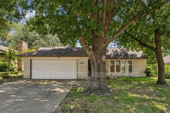 Photo - 2024 Robinson St House