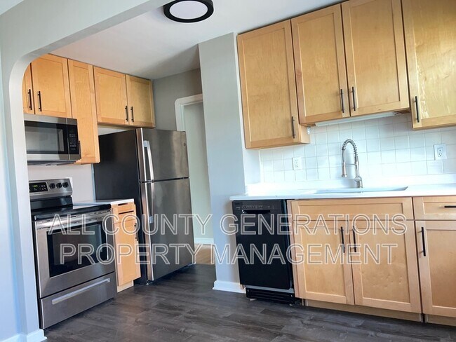 Foto del edificio - 14006 Lakewood Heights Blvd