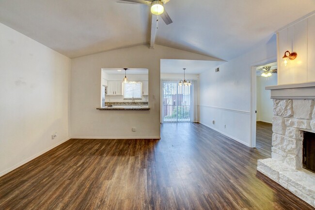 Building Photo - REMODELED CONDO / 2 BED 2 BATH