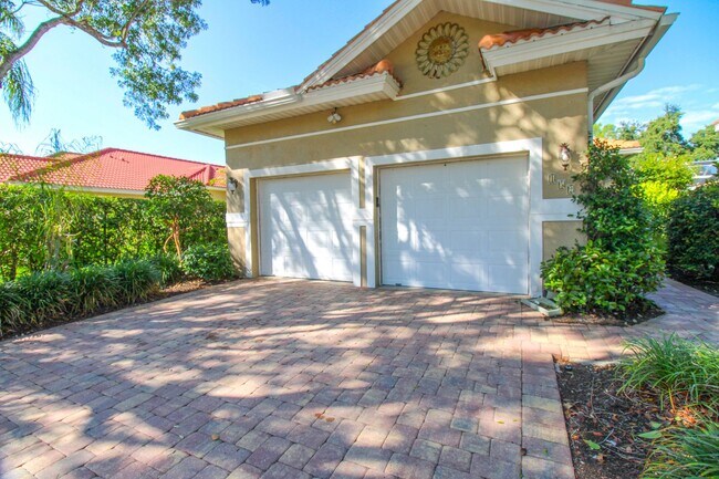 Foto del edificio - ** BEAUTIFUL MODERN HEATED POOL HOME IN THE VINEYARDS ** SEASONAL ONLY ** AVAILABLE OFF-SEASON MO...