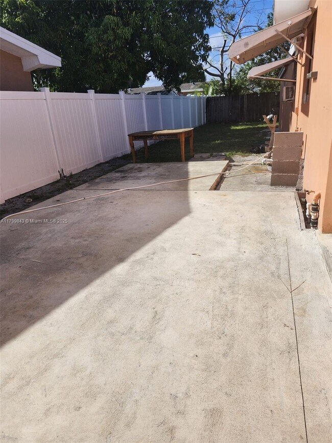 Foto del edificio - 7831 NW 10th St