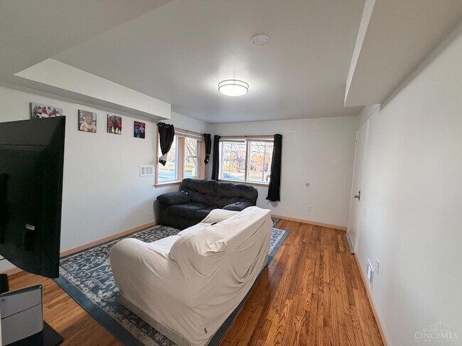 Building Photo - 1589 Summit Rd