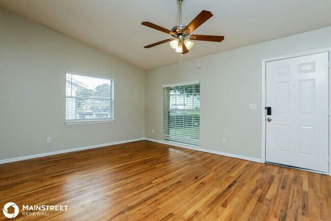 Building Photo - 4413 Rossmore Dr