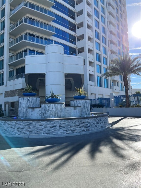 Building Photo - 2700 S Las Vegas Blvd
