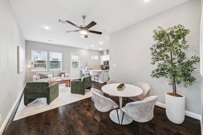 Building Photo - 5443 Camaguey St