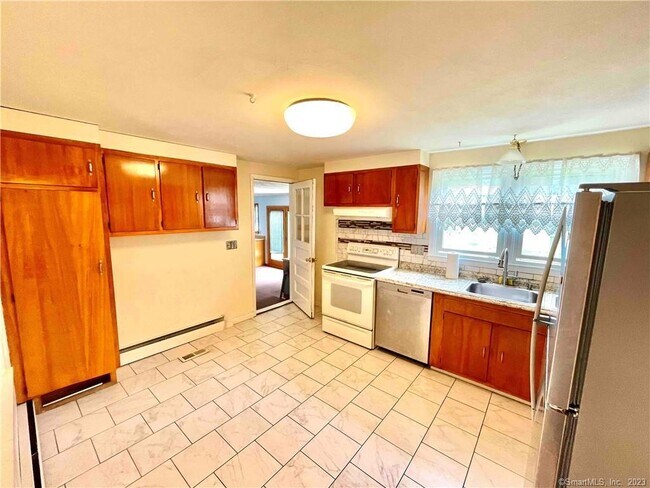 Building Photo - 81 Rosewood Dr