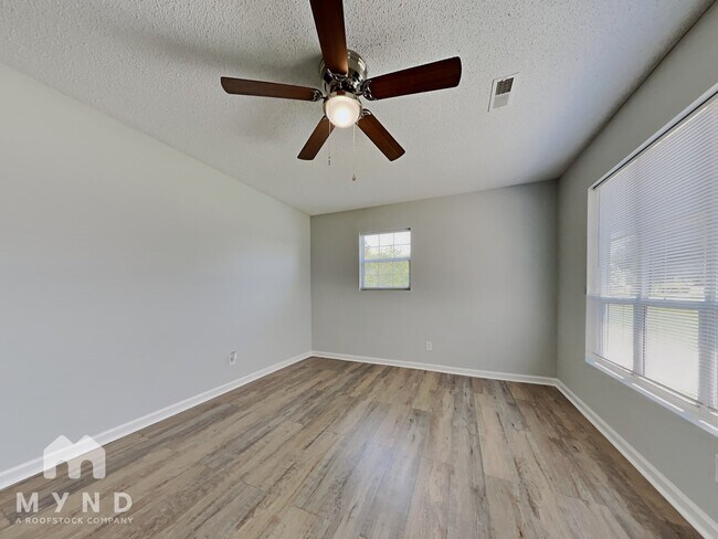 Building Photo - 376 Talley St