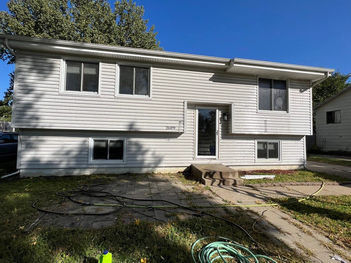 2609 SE 18th St, Des Moines, IA 50320 House Rental in Des Moines, IA