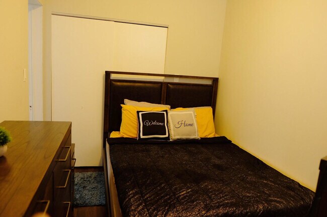 Bedroom - 2341 W Charleston St