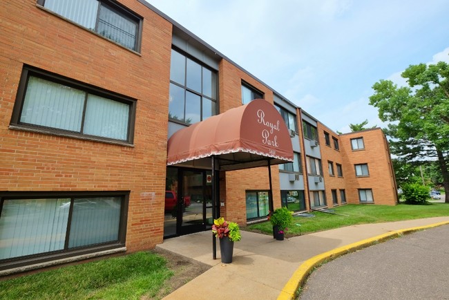 Building Photo - Royal Park Apartments