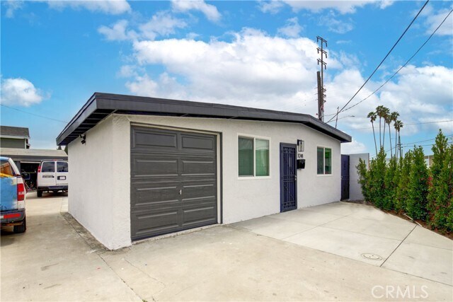 Foto principal - 11248 Woodruff Ave