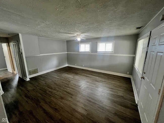 Foto del edificio - 2933 N Gladstone Ave