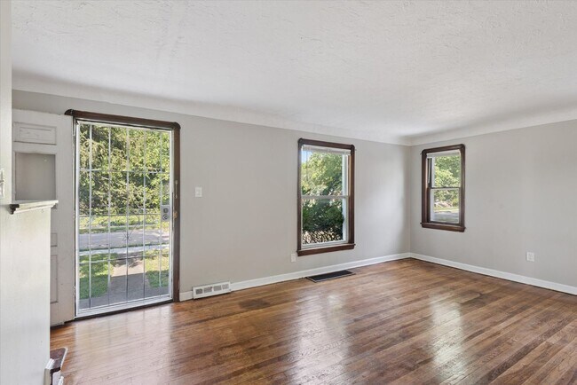 Foto del edificio - 4723 W 125th St