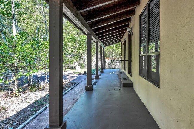 Building Photo - 32 E Rivercrest Dr